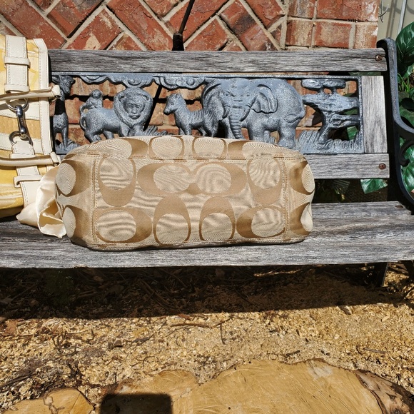 Coach - Picture 4 of 7